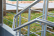 Догляд за алюмінієвими огорожами: як зберегти їхній ідеальний вигляд на довгі роки