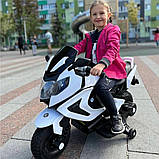 Дитячий електромотоцикл BMW на акумуляторі M 3681 білий на надувних колесах. Мотоцикл для дітей 3-8 років, фото 7