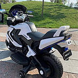 Дитячий електромотоцикл BMW на акумуляторі M 3681 білий на надувних колесах. Мотоцикл для дітей 3-8 років, фото 9