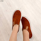 Жіночі замшеві туфлі рудого кольору з резинками з боків, фото 3