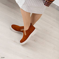 Жіночі замшеві туфлі рудого кольору з резинками по боках 37