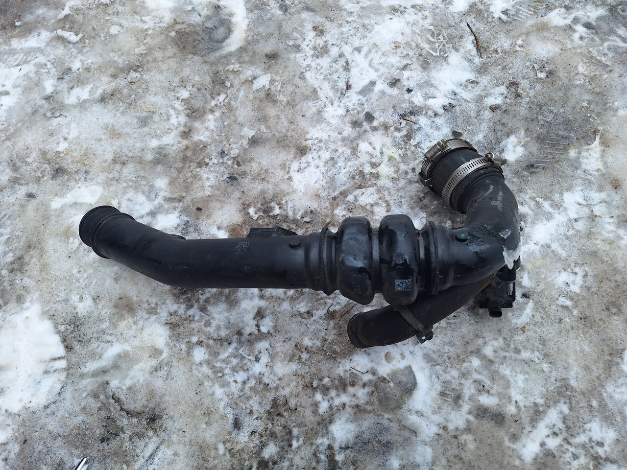 Патрубок інтеркулера пластиковий 2.3 EcoBoost Ford Explorer 5 2015-2019 FB53-6K863-CB; FB53-6K863-CC; FB536K863CB; FB536K863CC;