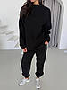 Жіночий чорний об'ємний костюм-двійка з приємного вельвету: кофта прямого крою і штани з манжетами, фото 4