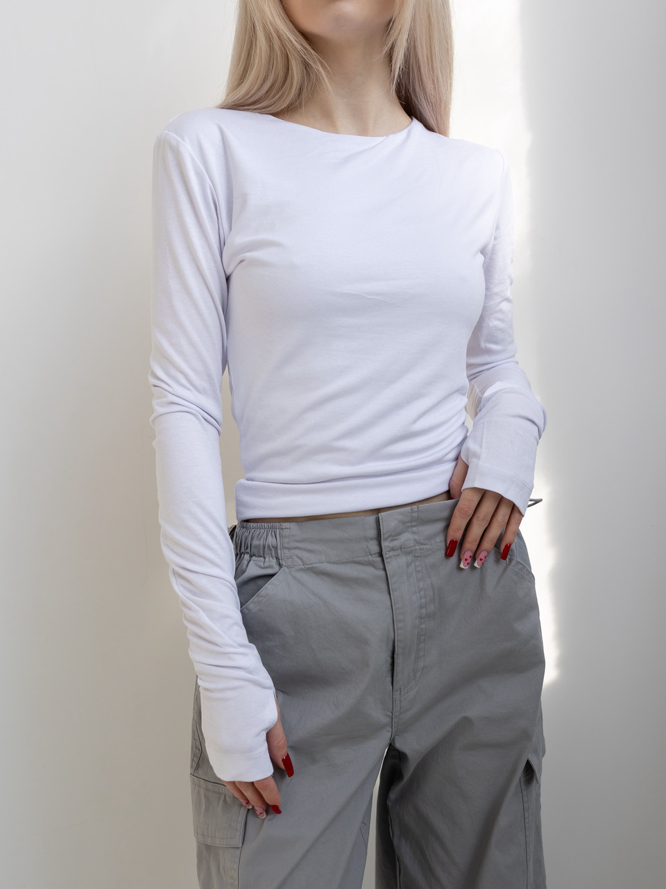 Жіночий лонгслів білий базовий з діркою для пальця, фото 1