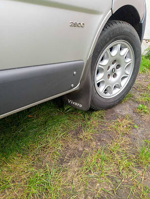 Передні бризковики (комплект) для Opel Vivaro 2001-2015 рр, фото 3