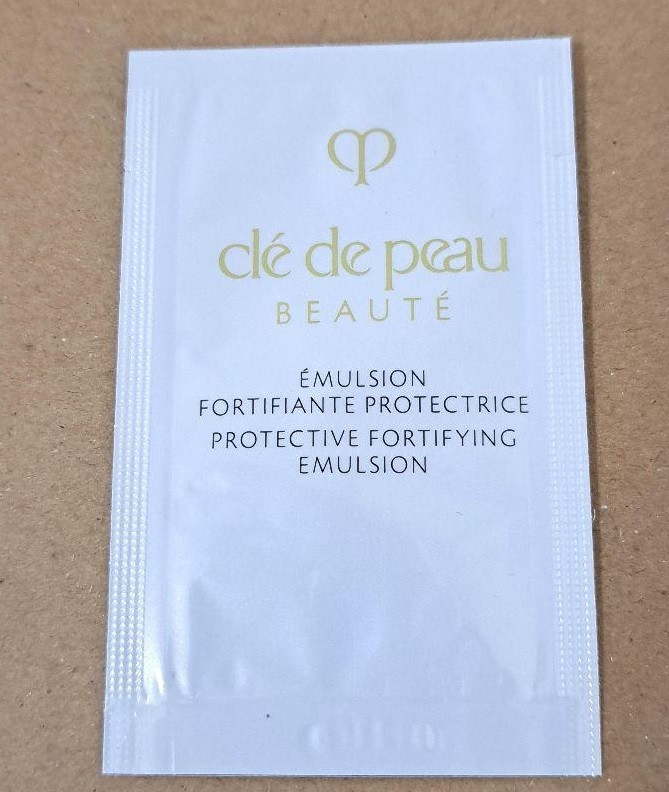 Shiseido Cle de Peau Beaute Protective Fortifying Emulsion SPF 25 PA+++ Захисна денна емульсія, пробник 1.5 мл