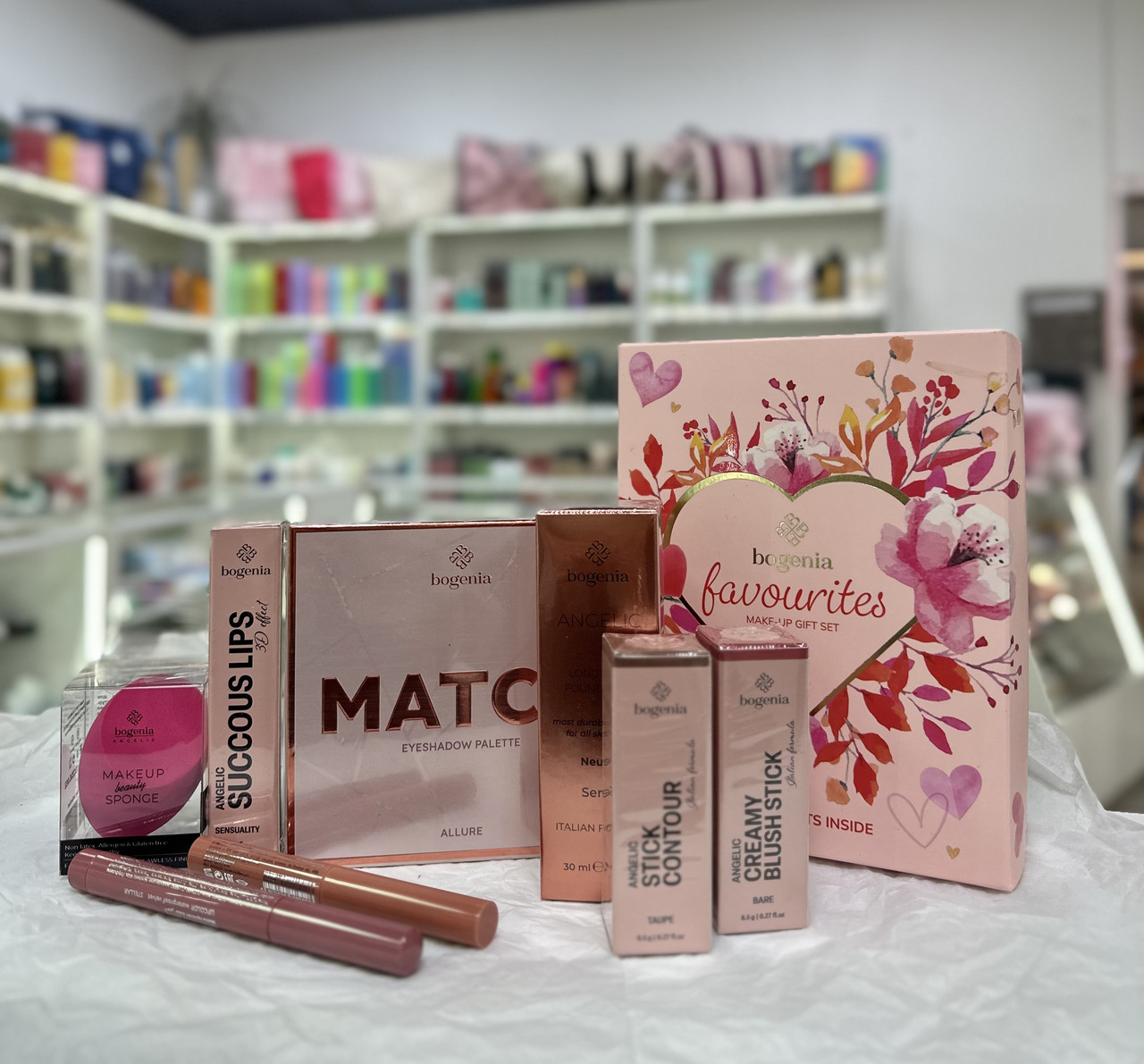 Подарунковий набір Bogenia Makeup Gift Set 8 products inside Favourites 8в1