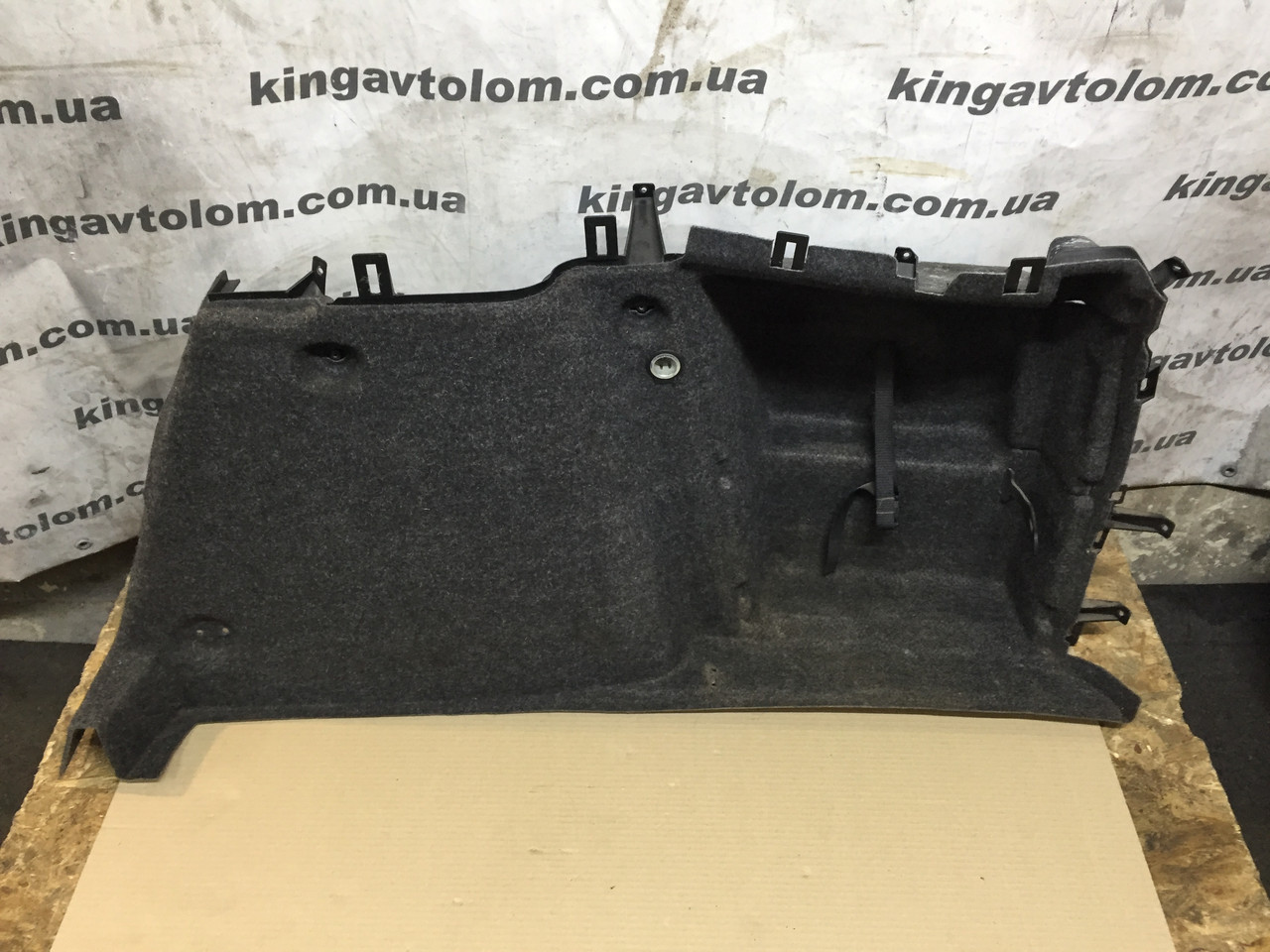 Обшивка багажника права Skoda Octavia A5 1Z9867428L1BS, фото 1
