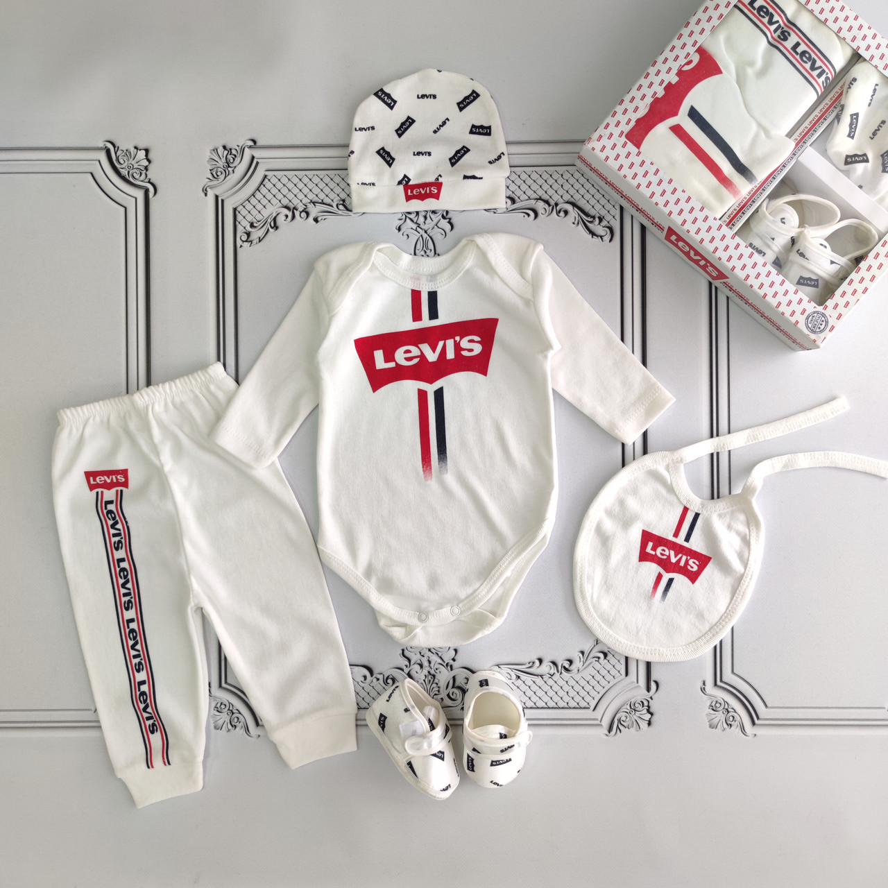 Подарунковий набір для новонароджених, комплект на виписку Levis