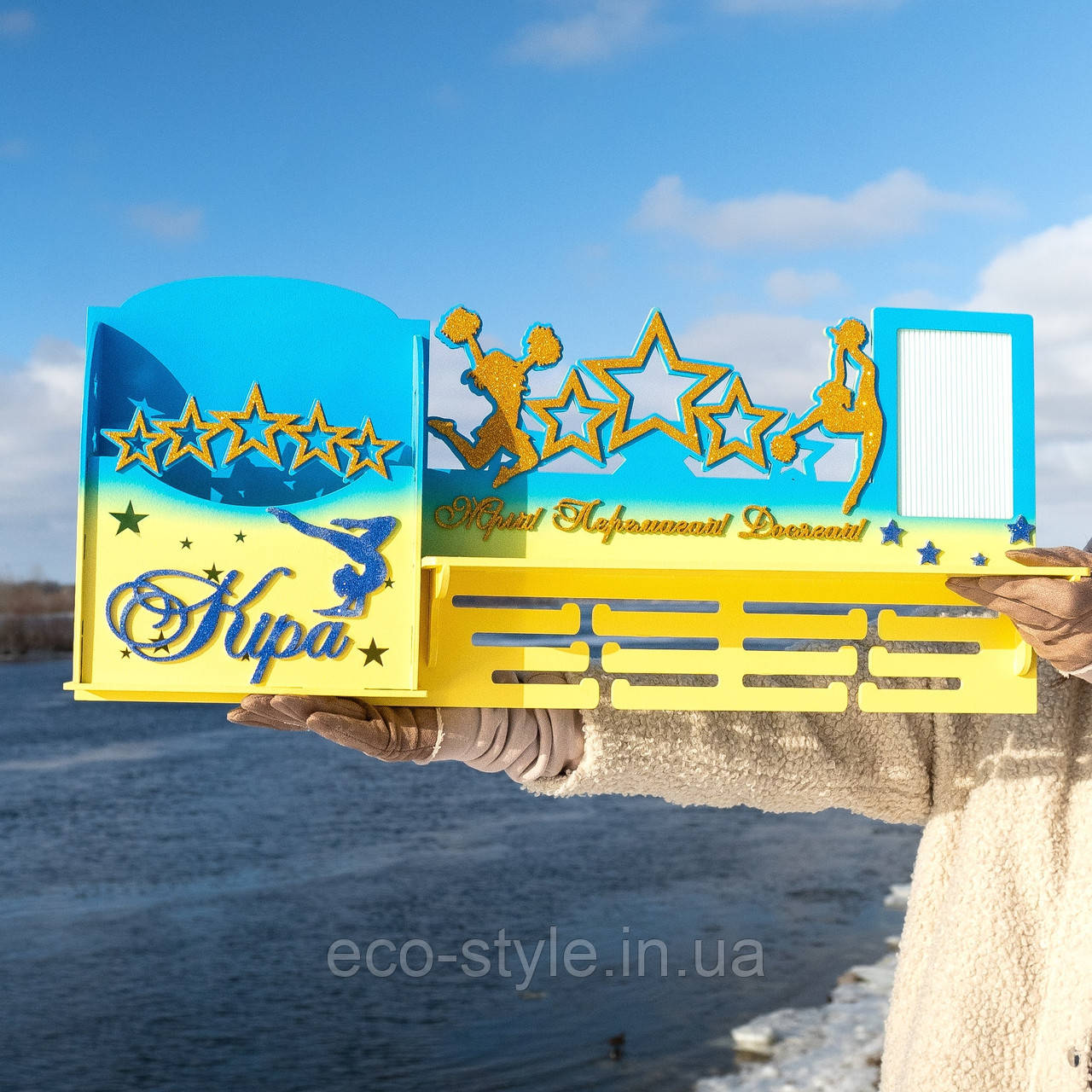 Медальниця для чирлідера. Медальниця з поличкою для кубків. Холдер для нагород. Медальниця під замовлення, фото 1