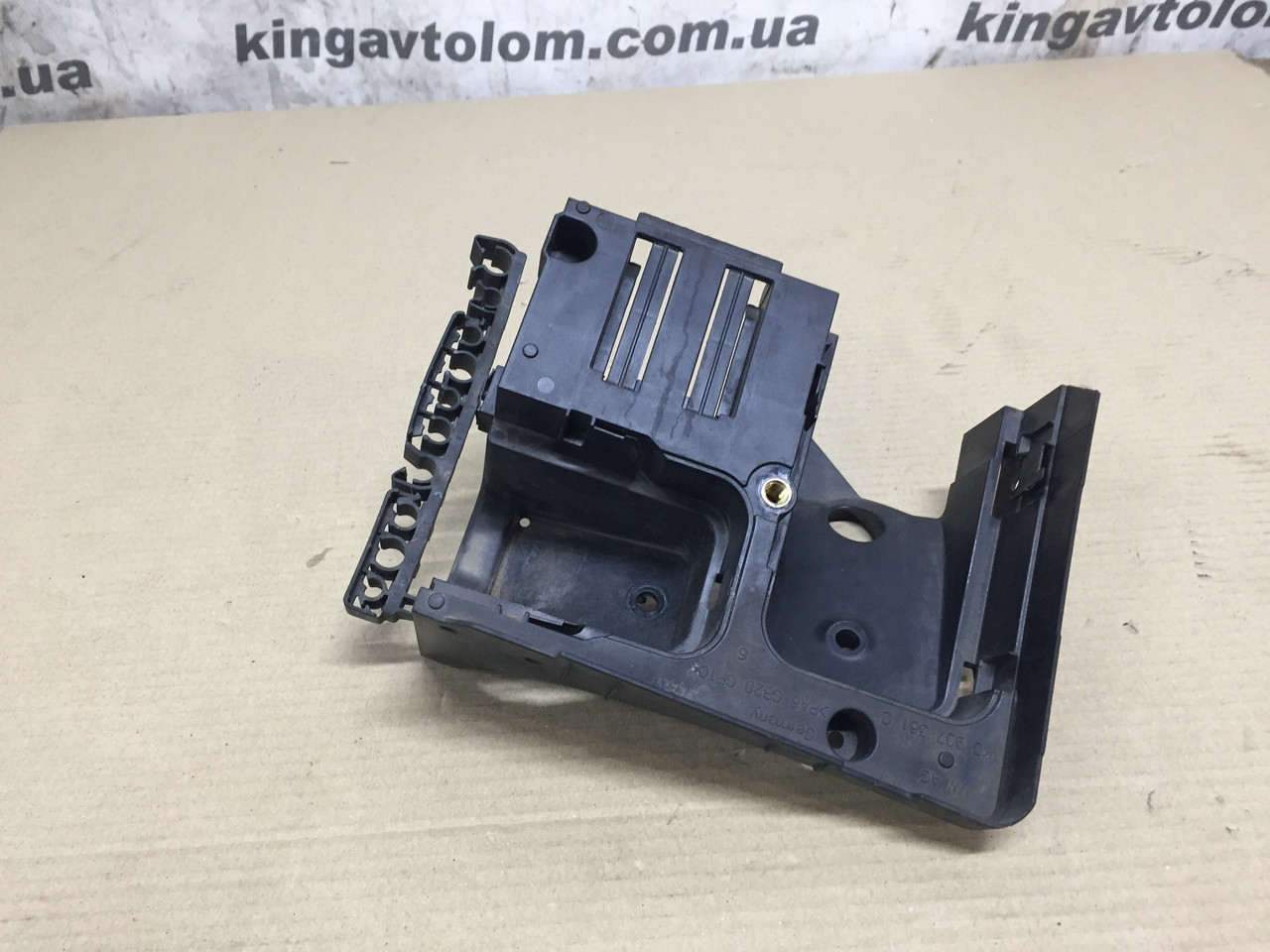 Кронштейн блоку запобіжників Skoda Octavia A5 1K0907361C, фото 1