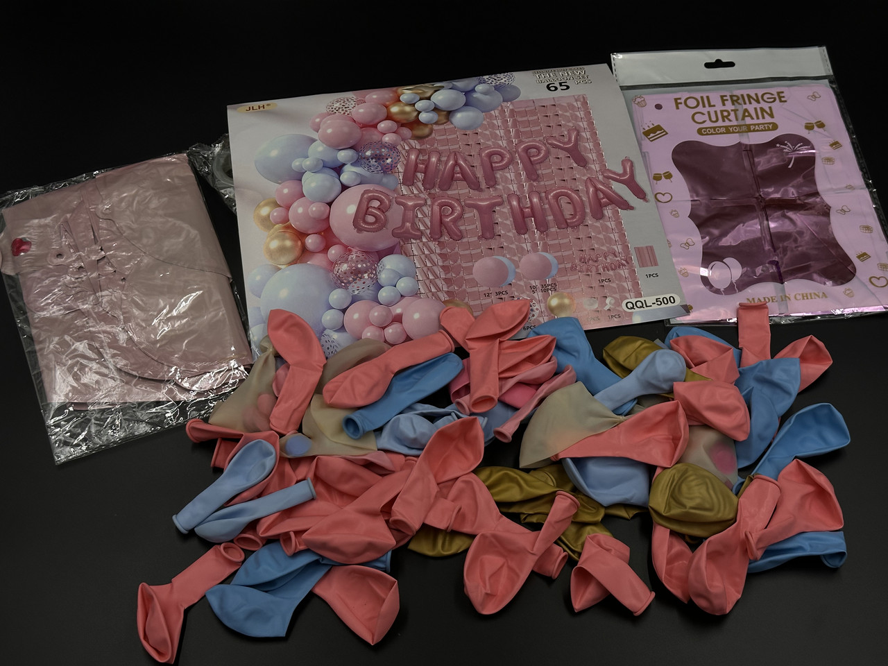 Фотозони з повітряних кульок. Happy Birthday.