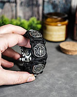 Браслет с бусинами со скандинавскими символами и застежкой Рысь из белой бронзы в плетении из паракорда