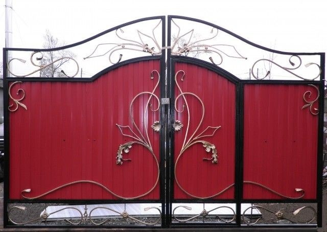 Ковані ворота "Тікток" – сучасний стиль та надійність