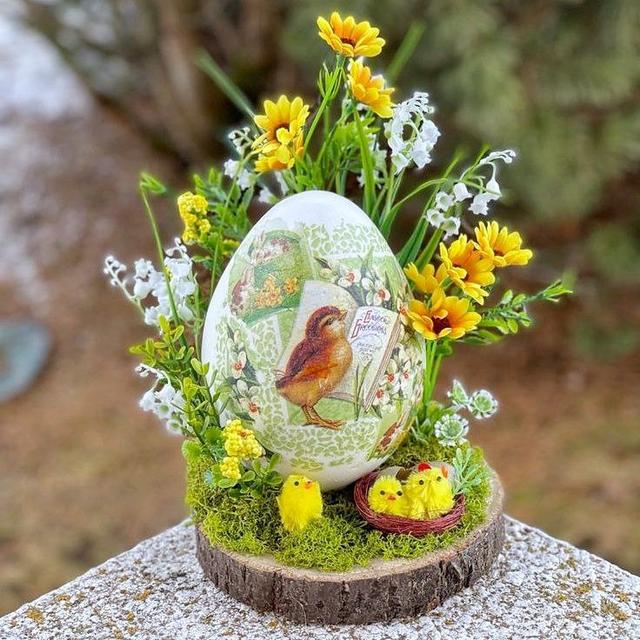 Великодня композиція в техніці декупаж