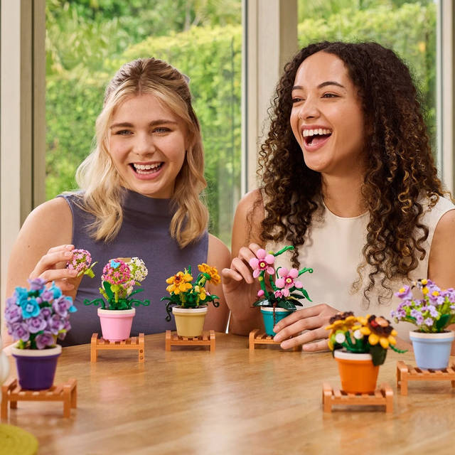 Конструктор в капсуле Zuru Max Garden S1 - Садовые растения в