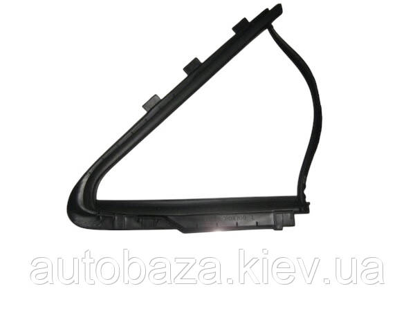 Ущільнювач скла заднього лівого Geely MK - 1018004700
