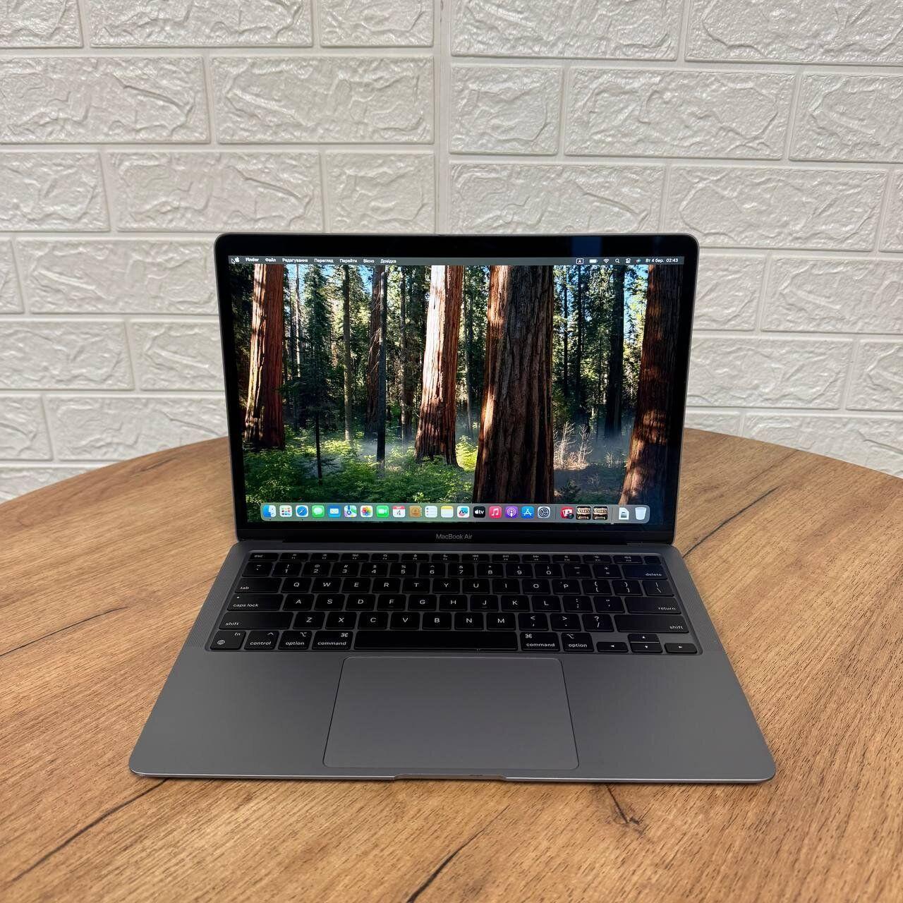 Б/в Ультрабук Apple MacBook Air 13 2020 A2337 13.3" 2560x1600| Apple M1| 8 GB RAM| 250 GB SSD|