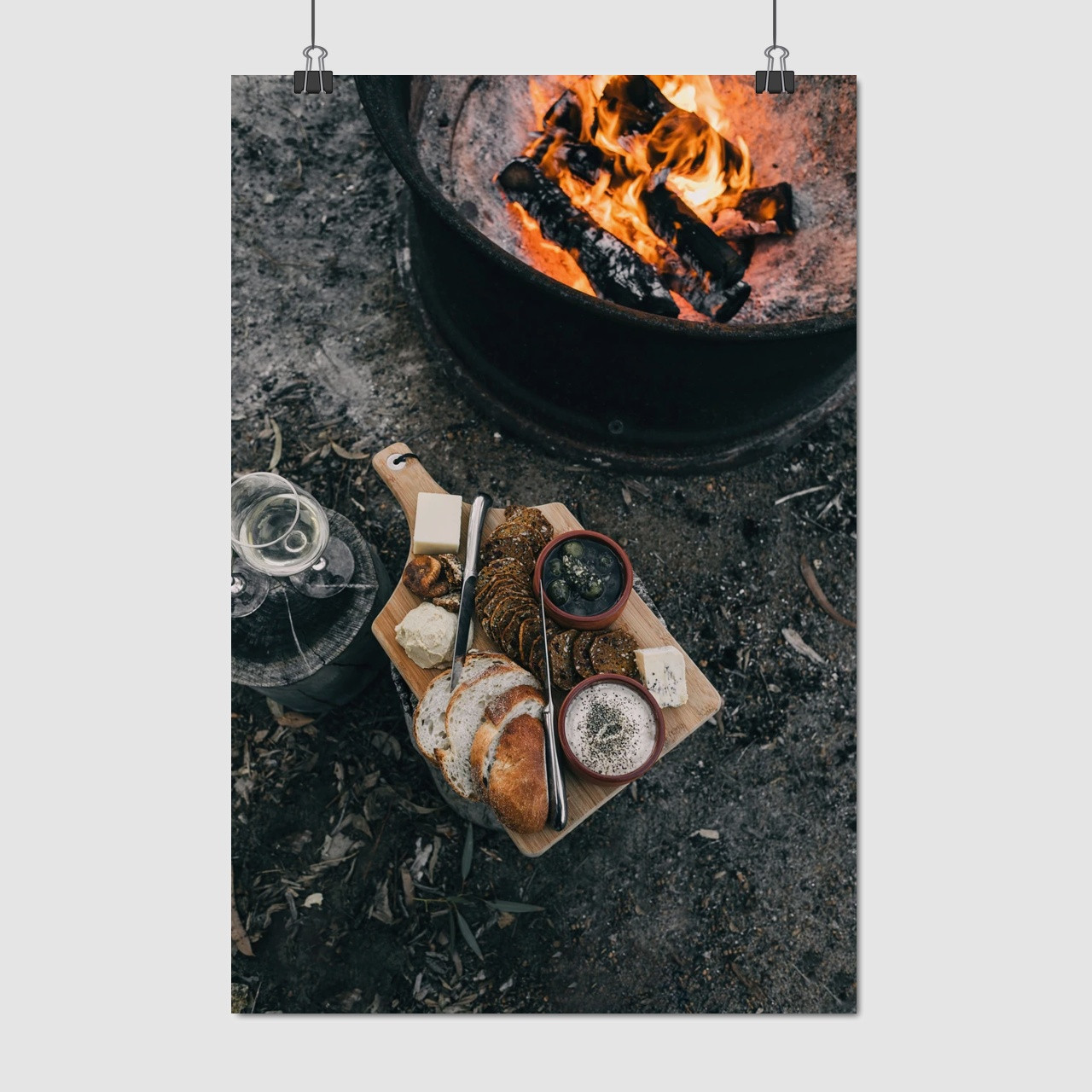 Плакат "Вогонь у казанку та дерев'яна дошка з їжею", 60×40см