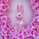 Пасхальний і весняний вінок на двері чи стіну у формі яйця з рожевої сакури та зайчиком, фото 6