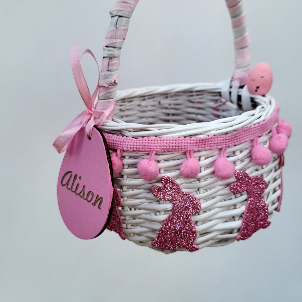 Іменний Дитячий пасхальний Кошик для дівчинки до 1.5 року з рожевими зайчиками, фото 1