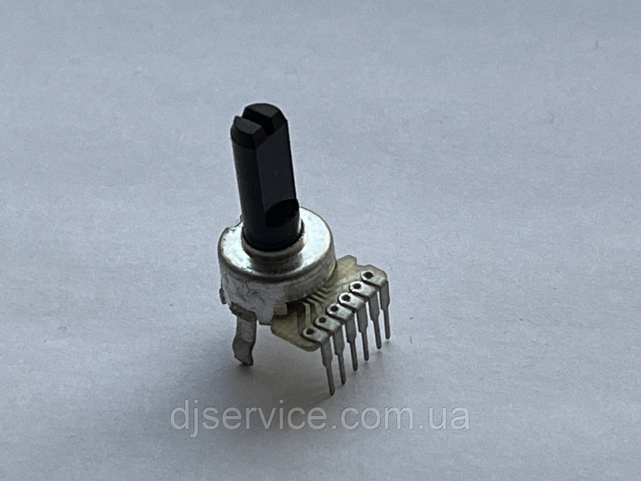 Потенціометр 121 b100k 15 mm для пультів,