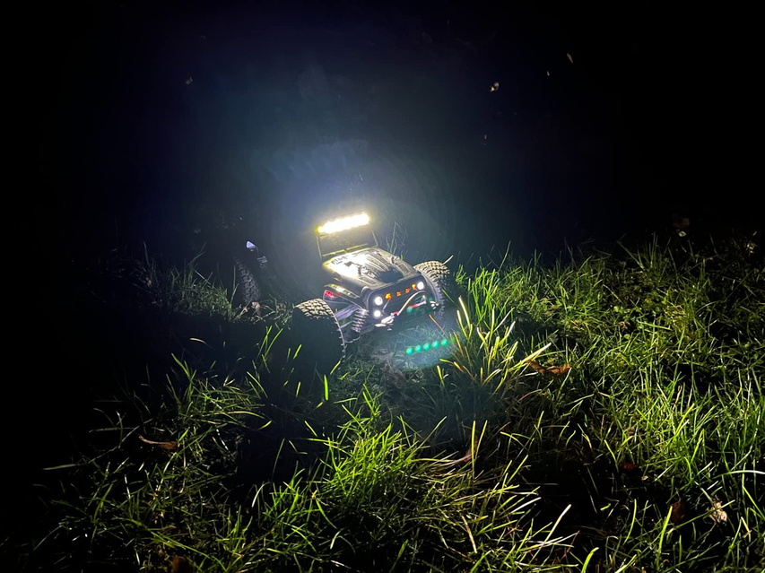 Радиоуправляемая машинка на радиоуправлении Gantry SCY 16103