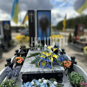 Військовий пам'ятник на могилу з габра і вісконт вайт