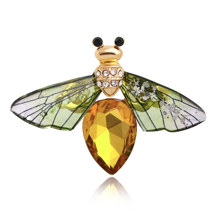 Брошка металева на золотистій основі бджола з білими та жовтими кристалами емаллю розмір 50х30 мм