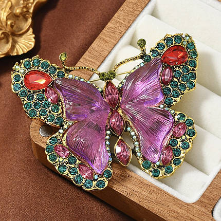 Брошка на золотистій основі великий метелик із різнобарвними стразами, що переливаються, розмір 70х55 мм, фото 1
