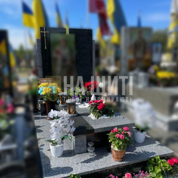 Пам’ятник для військового з граніту габро та покостівки – купити в Україні