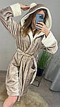 Халат теплий м'який жіночий бежевий короткий з капюшоном і поясом, фото 2