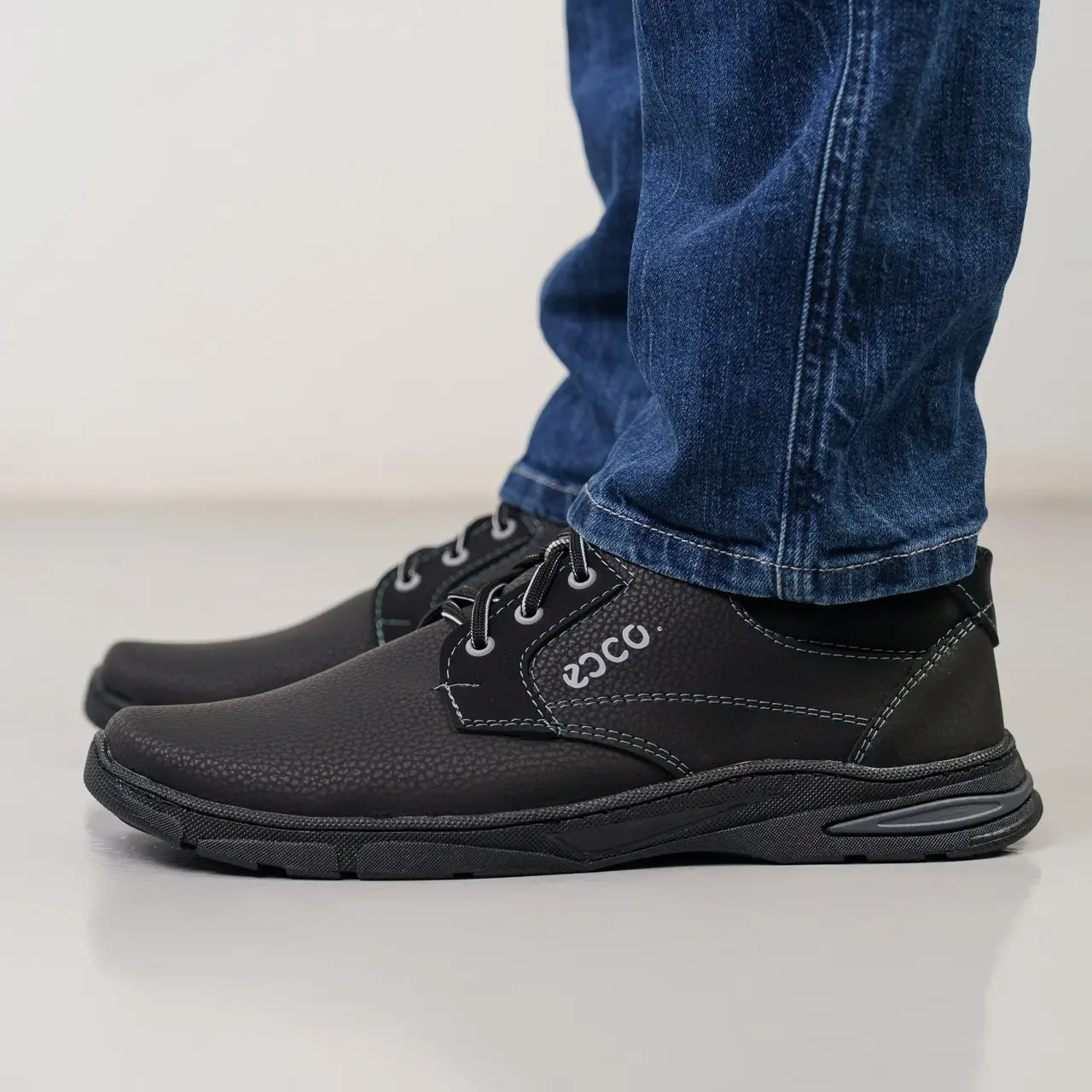 Чоловічі кросівки чорно- сірі з прошитою підошвою