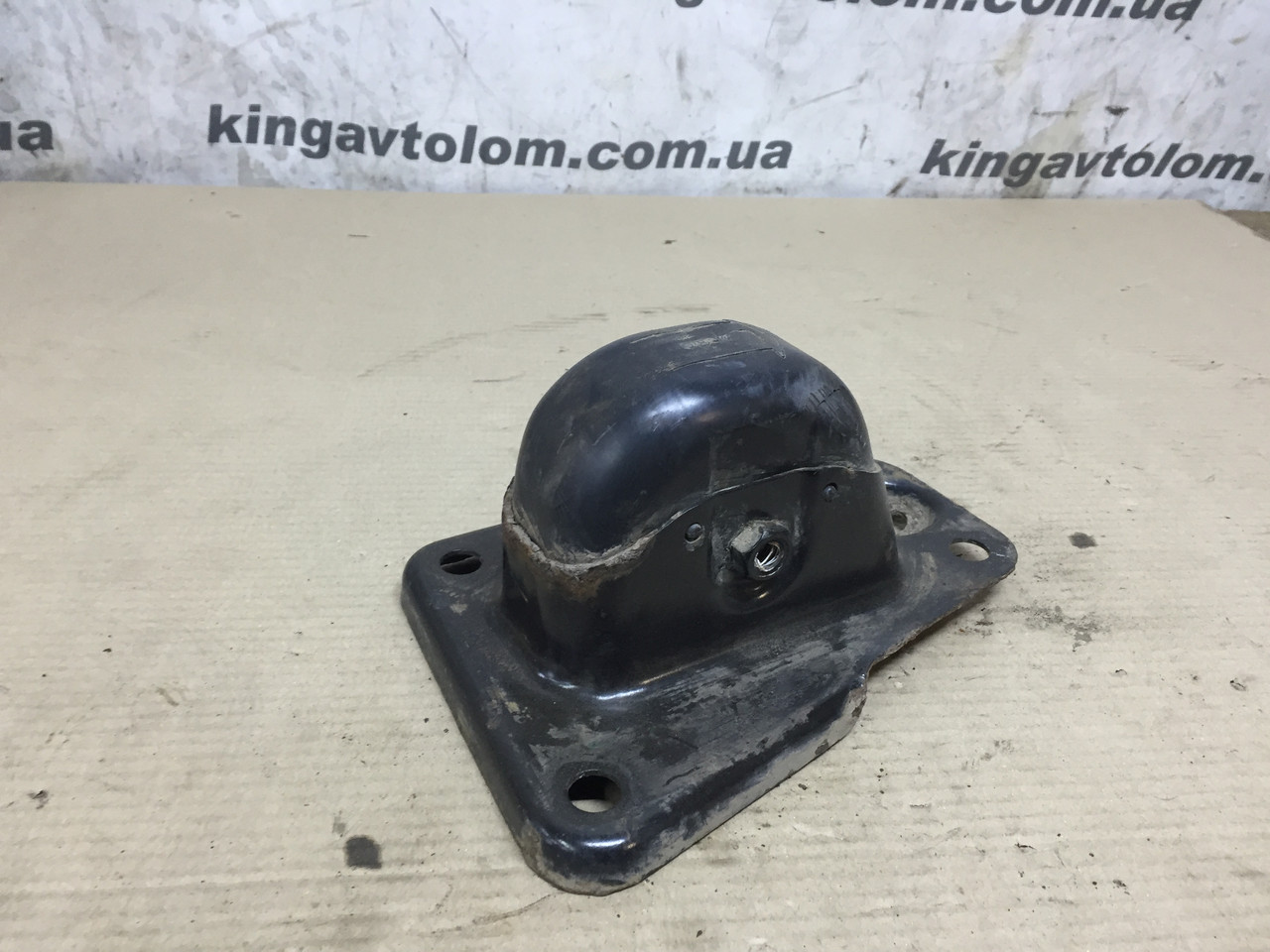 Кронштейн лівого поздовжнього ричага Skoda Octavia A5 1K0505129J, фото 1