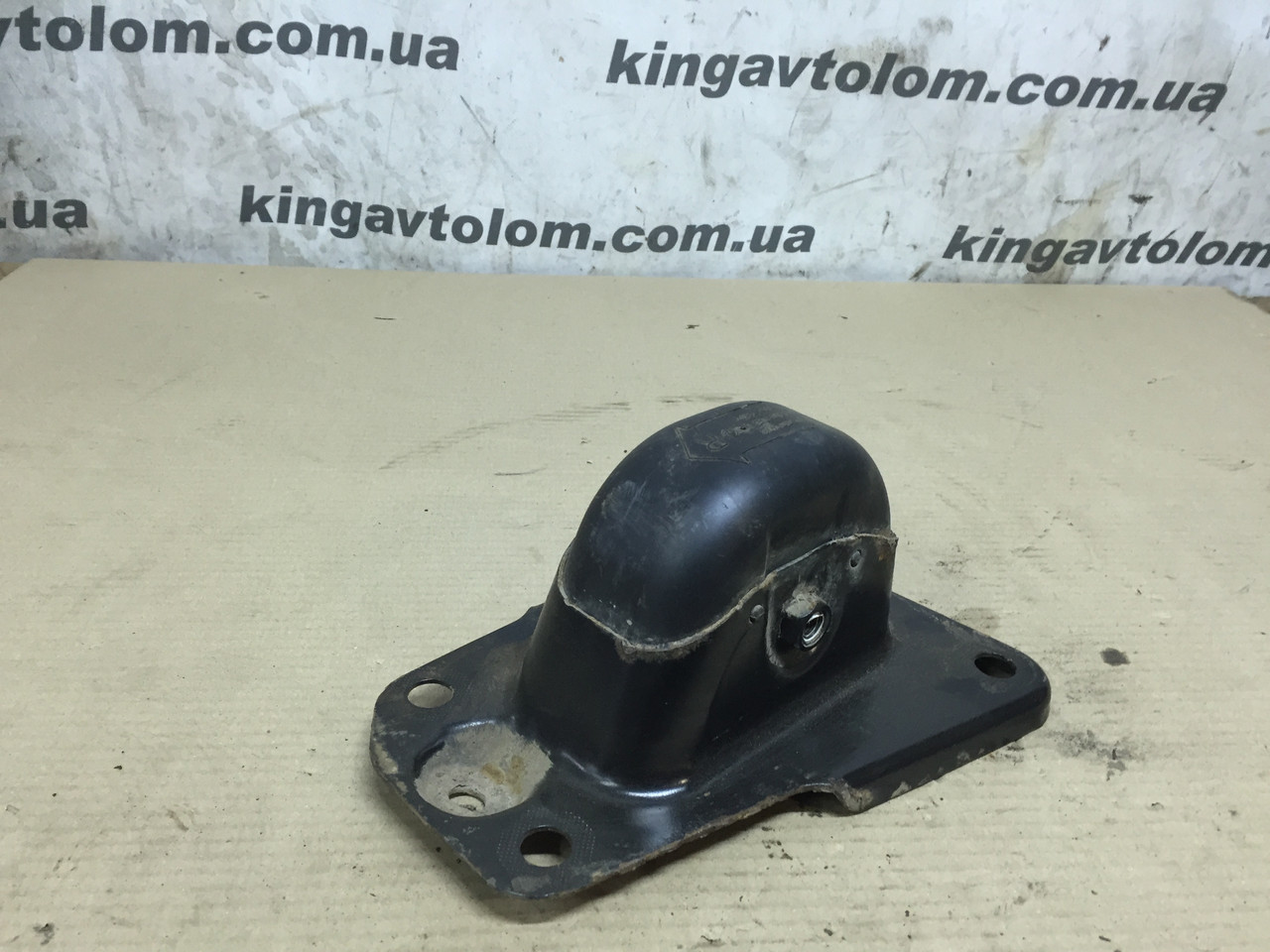 Кронштейн правого поздовжнього ричага Skoda Octavia A5 1K0505130J, фото 1