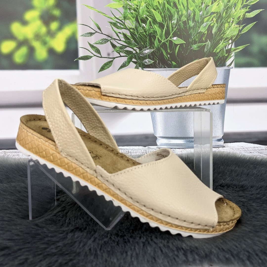 Босоніжки жіночі Inblu бежеві шкіряні 4513