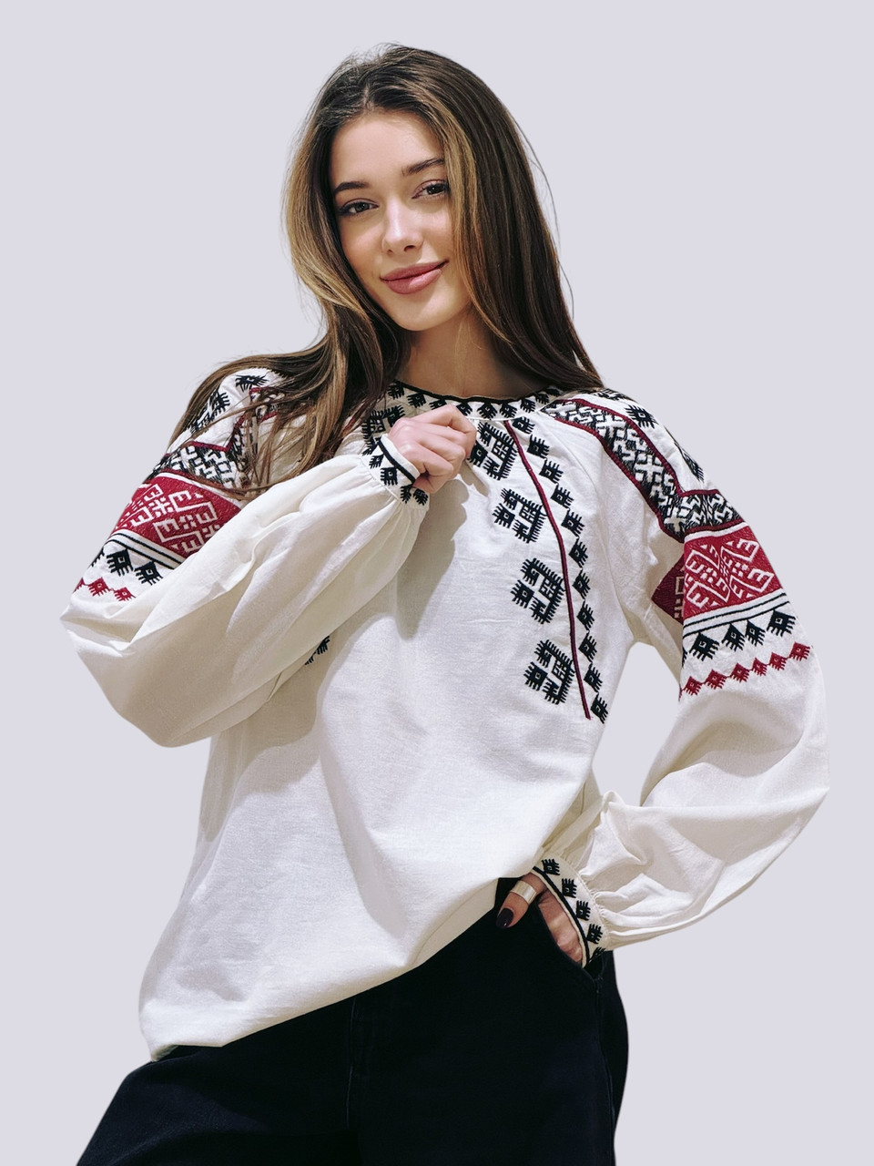 Вишиванка жіноча молочного кольору з вишитим орнаментом в етно стилі розміри S, M, L.