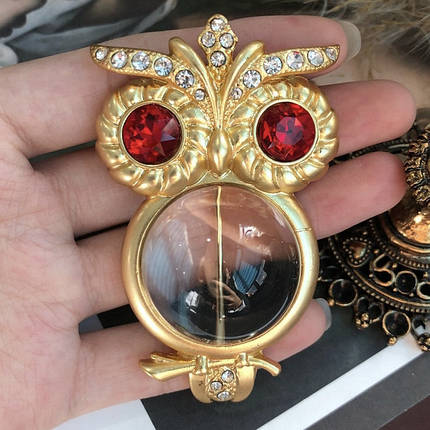 Брошка металева на золотистій основі сова на гілочці з червоними та білими камінчиками розмір 70х40 мм, фото 2