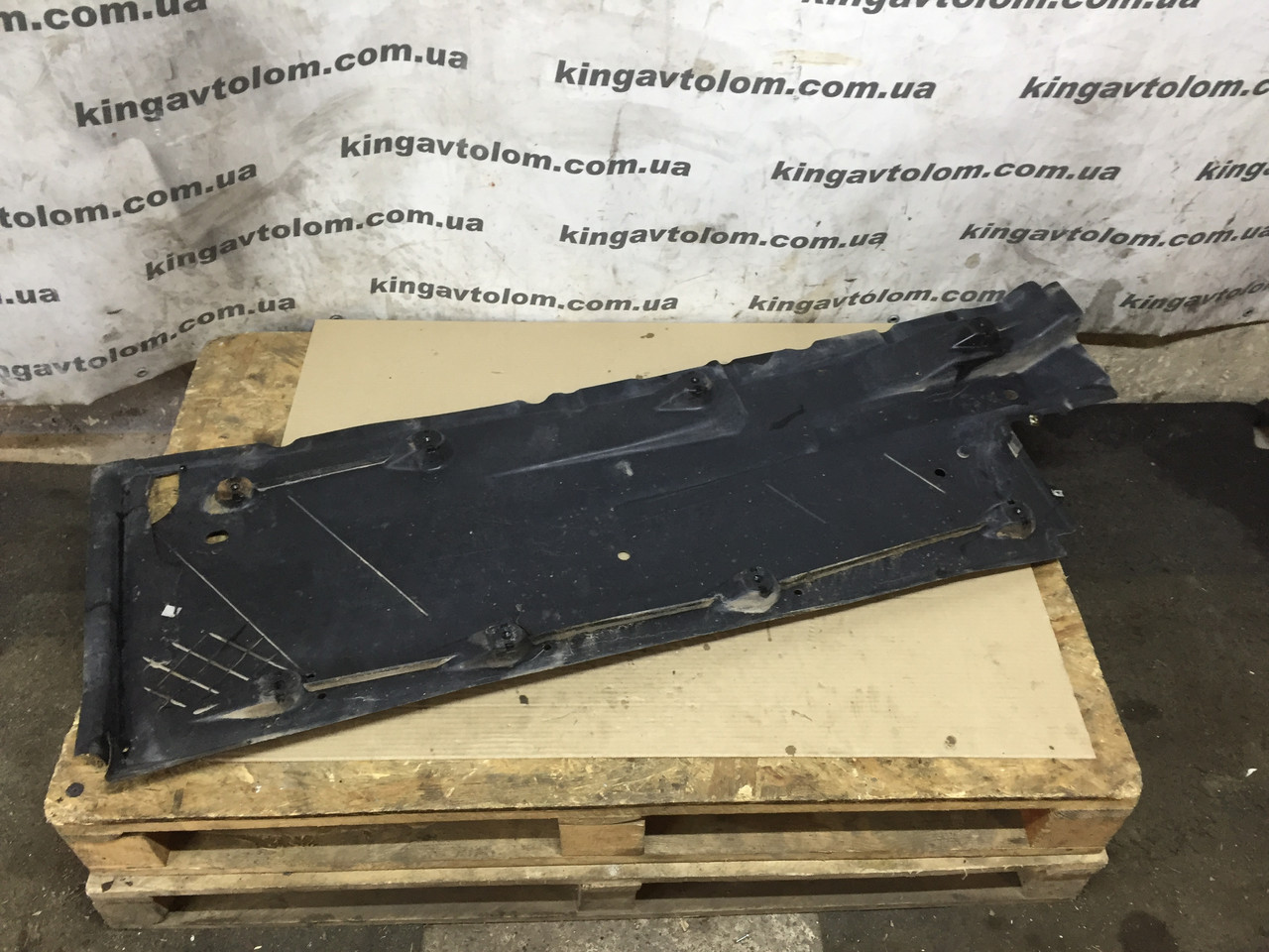 Захист днища правий Skoda Octavia A5 1K0825202BH, фото 1