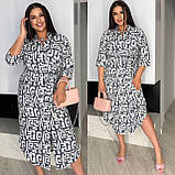 Сіре плаття на ґудзиках зі штапелю з абстрактним принтом, фото 2