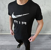 Спортивна чоловіча футболка Nike