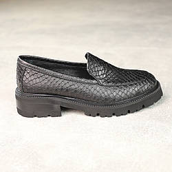 Лофери жіночі шкіряні на тракторній підошві 588273 Чорні