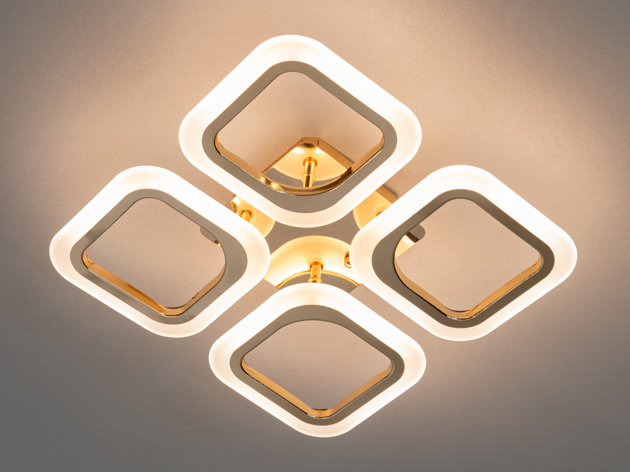 Квадратна LED люстра в кабінет з пультом, золото, 40W на 6м2