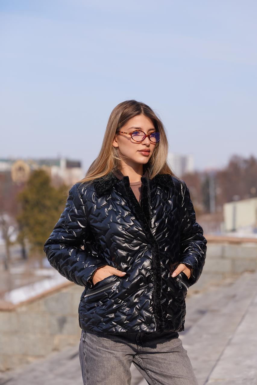 Жіноча чорна стьобана демісезонна комбінована комбінована фірмова куртка