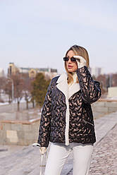 Демісезонна шоколадна куртка зі водовідштовхувальної плащової тканини з обробкою контрастним екохутром