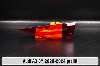Скло заднього ліхтаря внутрішнє у кришці багажника Audi A3 8Y (2020-2024) дорест праве