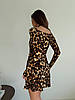 Стильна жіноча приталена леопардова міні-сукня з мікродайвінгу з з переплетінням в зоні декольте, фото 6