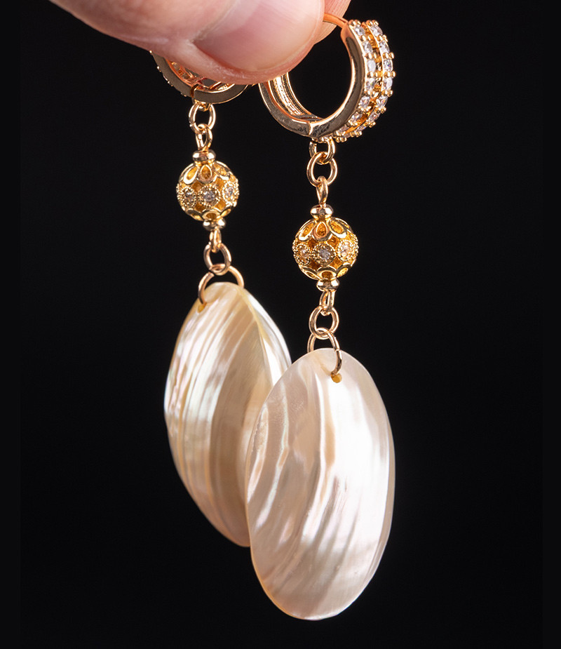 Сережки з натуральної морської раковини, авторської роботи., фото 1