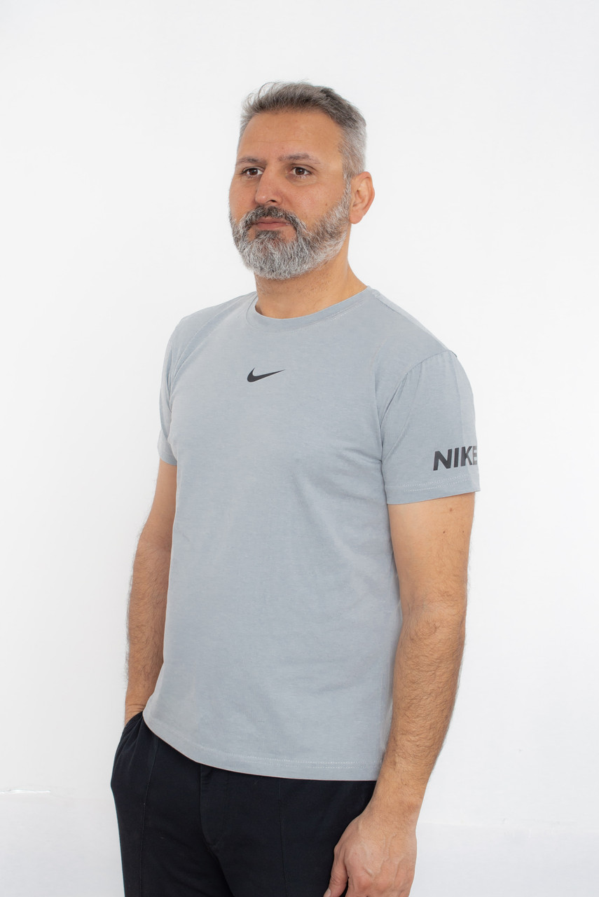 Чоловіча футболка Nike св.сірий