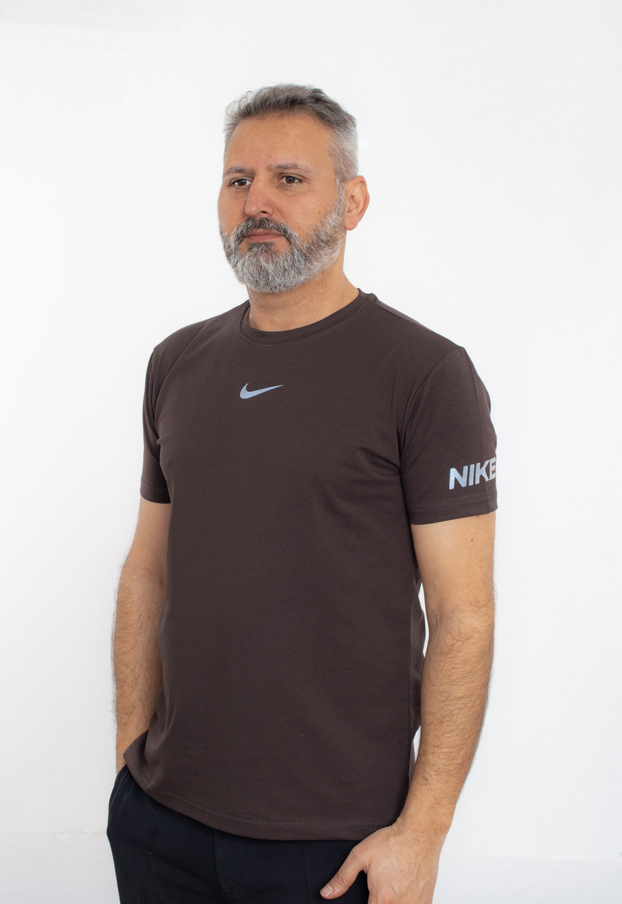 Чоловіча футболка Nike т.коричневий